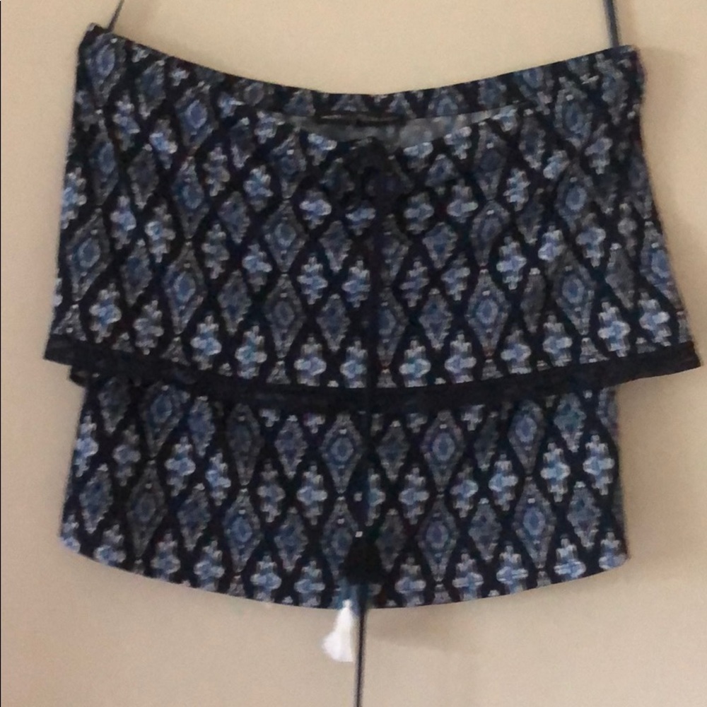 Sleeveless blue print shirt with tie tassels